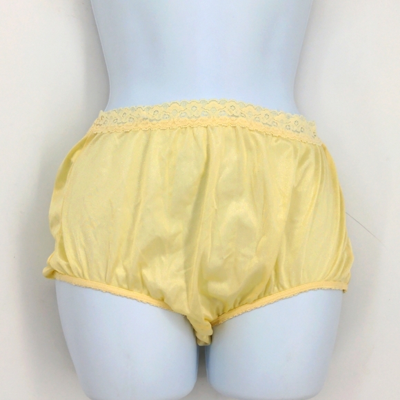 Warner's Intimates & Sleepwear Vtg Warners Perfect Measure Yellow